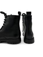 Lataa kuva Galleria-katseluun, Talvinilkkurit piikeillä
