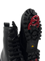 Lataa kuva Galleria-katseluun, Talvinilkkurit piikeillä
